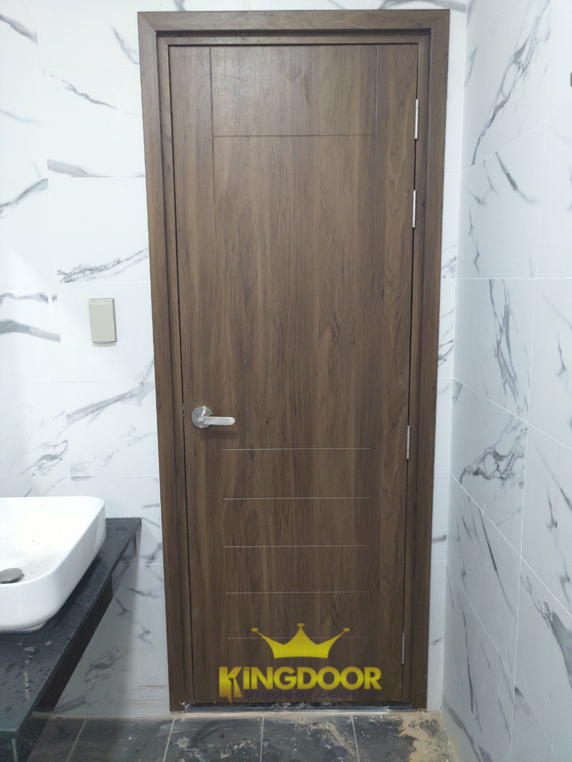 Cửa nhựa giả gỗ Composite phù hợp làm cửa nhà vệ sinh 